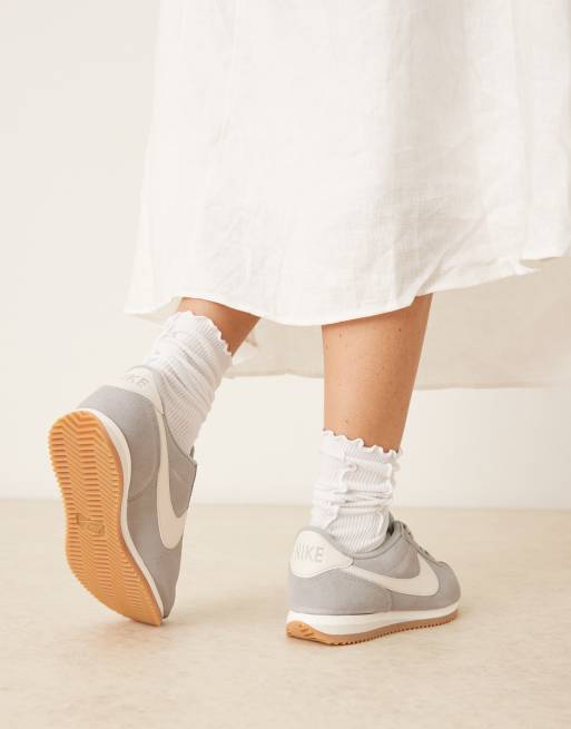Nike – Cortez – Sneaker aus Wildleder in Hellgrau, 5 von 5