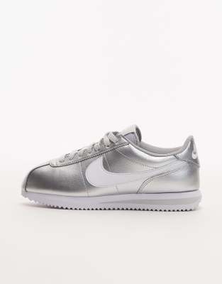 Nike - Cortez - Sneaker in Metallic-Silber
