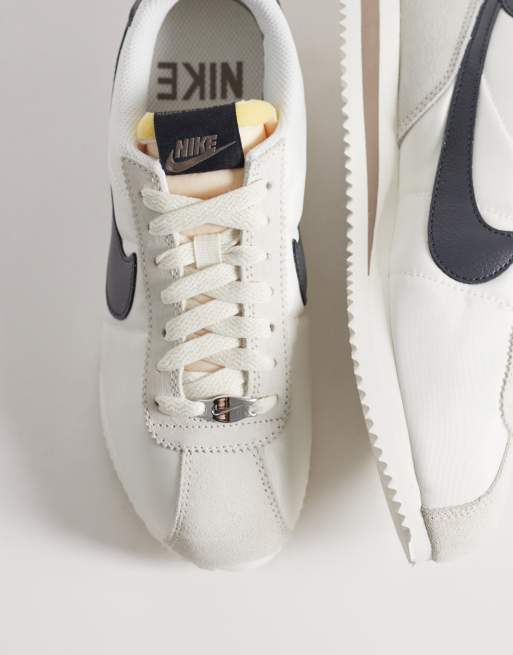Nike - Cortez - Sneakers in camoscio color panna e marroni , 3 di 5