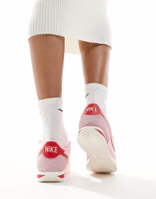 Nike Cortez sneakers in pink and red, 3 of 5