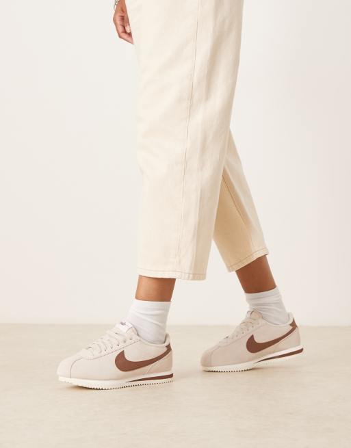 Nike - Cortez - Suède sneakers in beige en bruin, 5 van 5