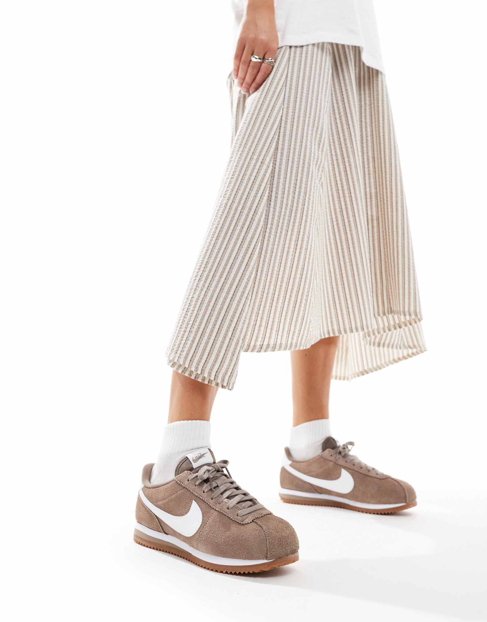 Замшевые кроссовки Nike Cortez коричневого и белого цветов