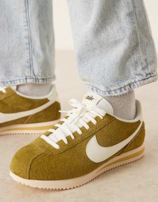 Nike Cortez Se Sneaker In Green