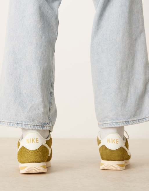 Nike Cortez Suede sneakers in green and white, 3 of 5