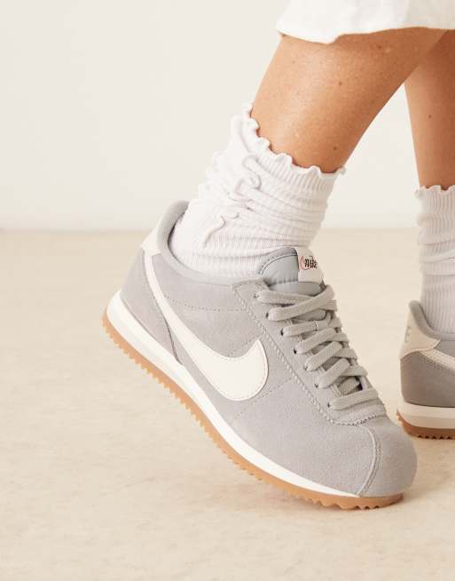 Nike Cortez suede trainers in light grey, 4 of 5