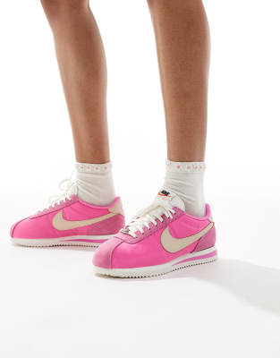 Nike - Cortez TXT - Baskets en daim - Rose et gris