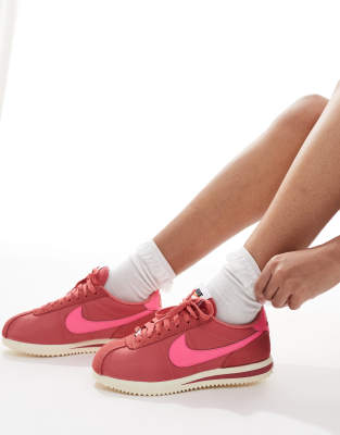 Nike - Cortez TXT - Baskets en daim - Rose foncé