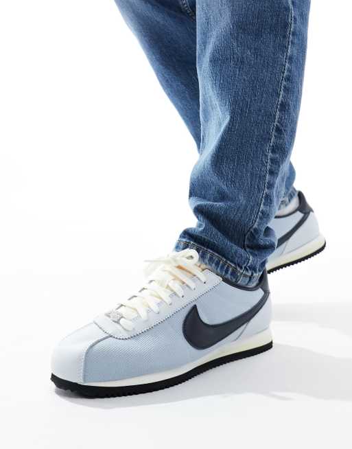 Nike Cortez TXT Se Sneakers in grijs met marineblauw ASOS