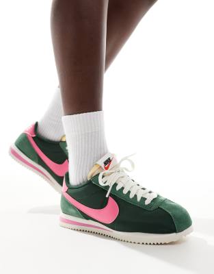 Nike - Cortez TXT - Sneaker in Grün und Rosa