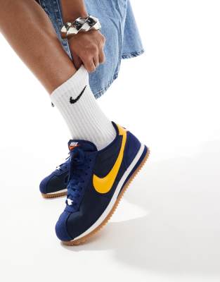 Nike - Cortez TXT - Sneaker in Marineblau und Gelb