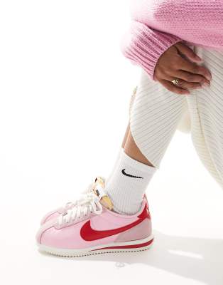 Nike - Cortez TXT - Sneaker in Rosa und Rot