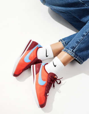 Nike - Cortez TXT - Sneaker in Rot und Blau