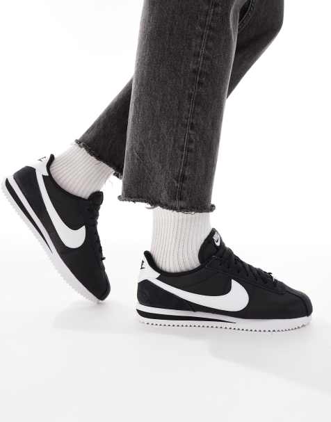 Nike Cortez - Uniseks sneakers van nylon in zwart met wit  - view 1