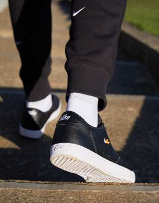 nike court vintage black