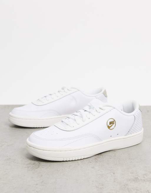 Nike – Court Vintage – Sneaker in gebrochenem Weiß
