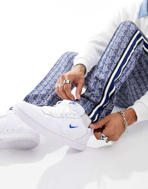 Nike Court Vintage Sneakers bianco triplo ASOS