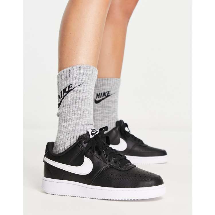 White and clearance black nike outfit