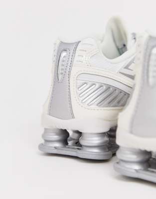 nike cream and silver shox enigma 9000 sneakers