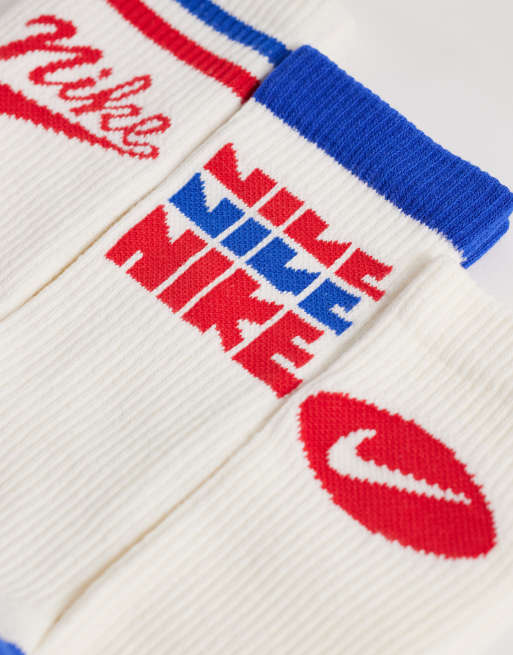 Nike Crew 3 pack socks with heritage logos, 2 of 3