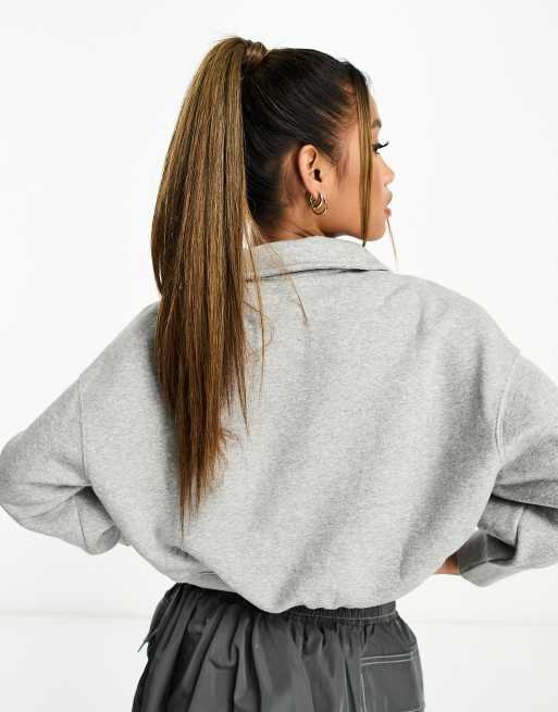 Nike - Cropped grå polo-sweatshirt med lille hvidt swoosh-logo, 2 af 4