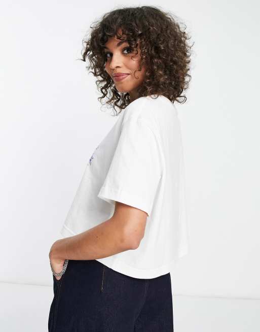 【Nike】★Tシャツ★ Women's Cropped Graphic T-Shirt Nike cropped graphic t-shirt in white | ASOS