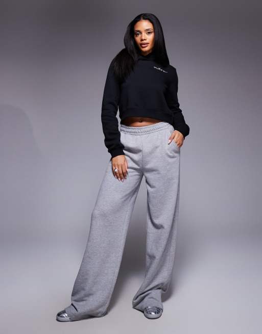 Nike - Cropped hoodie met geborduurd logo in zwart, 2 van 4