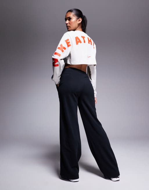 Nike cropped long sleeve T-shirt in white, 3 of 4