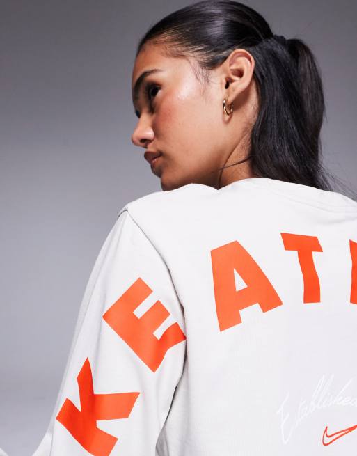 Nike cropped long sleeve T-shirt in white, 4 of 4