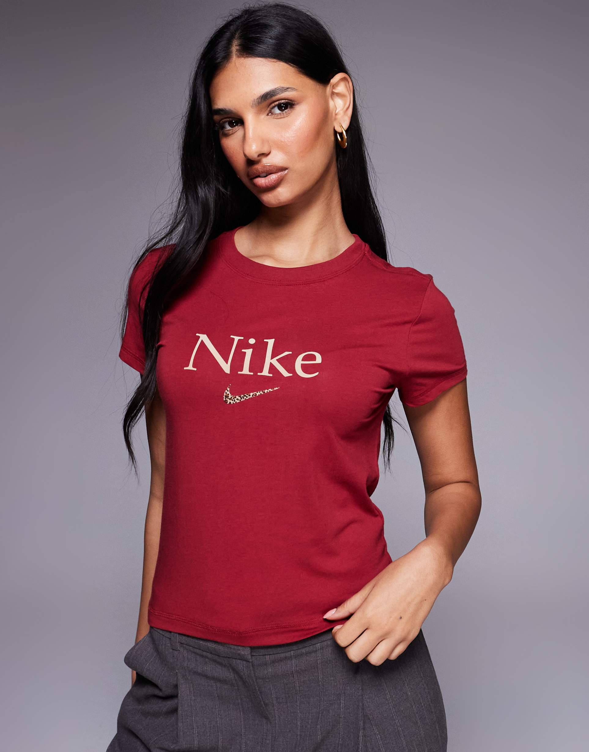 nike cropped t-shirt in red