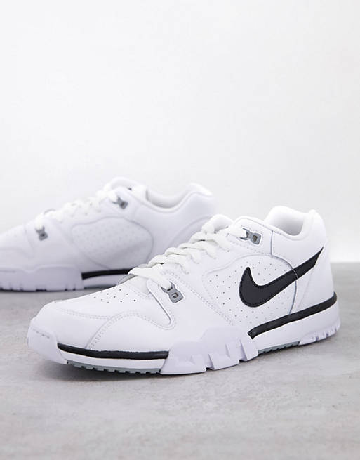 Nike Cross Trainer Low trainers in white/black