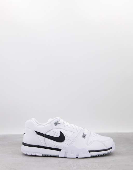 Black and white store nike cross trainers