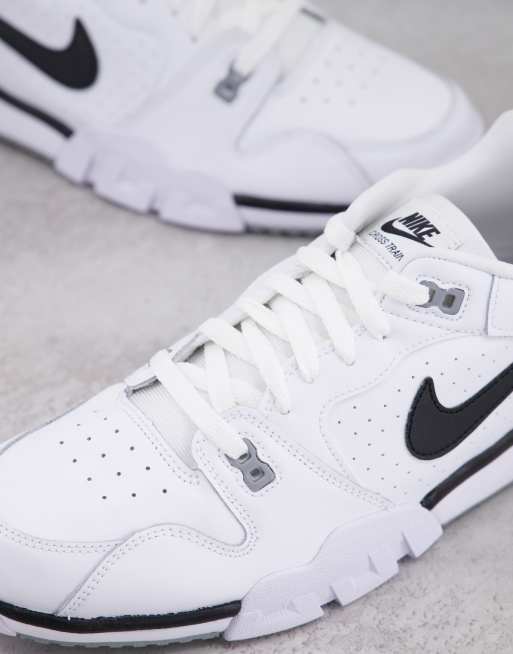 Black and white store nike cross trainers