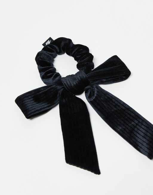 Nike – Czarna aksamitna gumka do włosów z dużą kokardą, 3 z 4