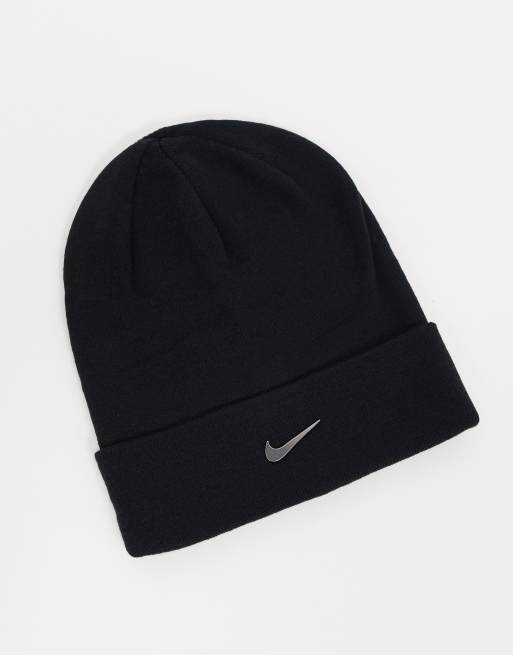 Nike – Czarna czapka beanie z metalicznym logo Swoosh