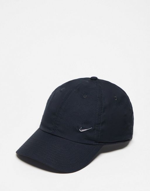 Nike – Czarna czapka z daszkiem z metalowym logo Futura 