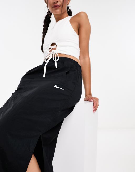 Nike – Czarna spódnica maxi z tkaniny z małym logo Swoosh, 2 z 4