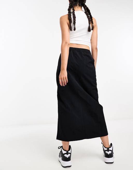 Nike – Czarna spódnica maxi z tkaniny z małym logo Swoosh, 3 z 4