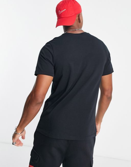Nike – Czarno-czerwony T-shirt z logo Swoosh z efektem 3D, 4 z 4