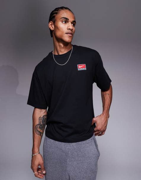 Nike – Czarny T-shirt o pudełkowym kroju z logo w stylu retro - view 1