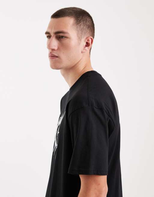 Nike – Czarny T-shirt oversize o pudełkowym kroju z grafiką, 4 z 5