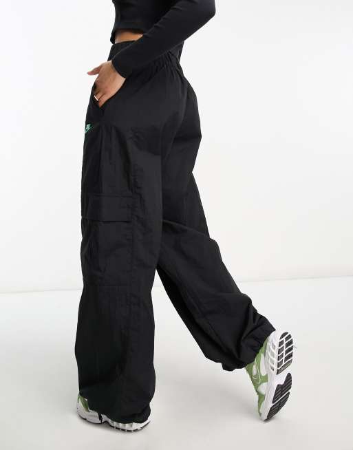 Nike – Dance – Cargohose aus Webstoff in Schwarz mit mehreren Taschen, 2 von 4