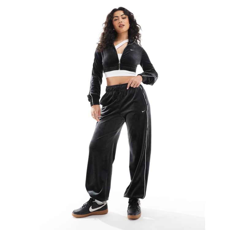 Nike – Dance – Jogginghose aus Samt in Schwarz ASOS