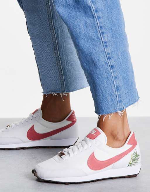 Nike Daybreak Baskets avec fleur brod e Blanc bordeaux WHITE