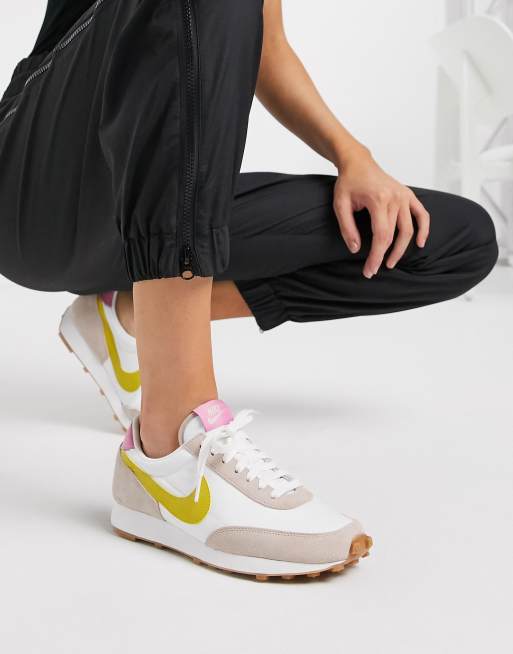Nike – Daybreak – Kremowe buty sportowe na kauczukowej podeszwie