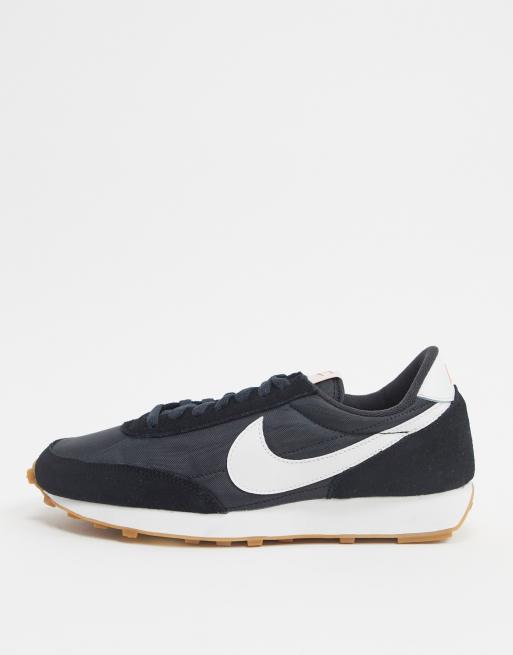 Nike – Daybreak – Sneaker in Schwarz und Weiß, 3 von 4