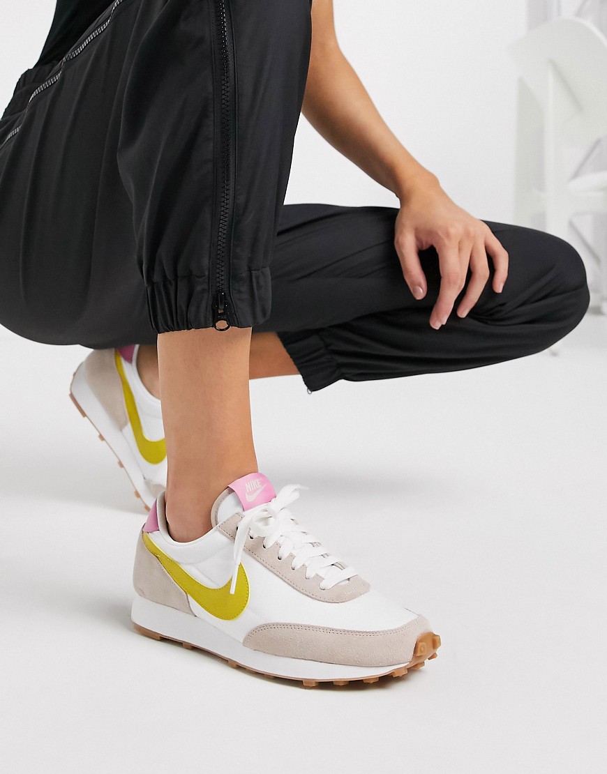 Nike - Daybreak - Sneakers crema con suola in gomma
