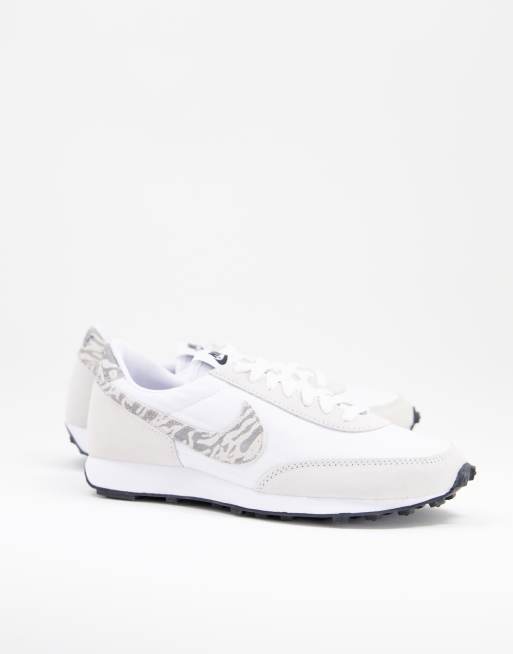 Nike - Daybreak - Sneakers in wit met zebraprint