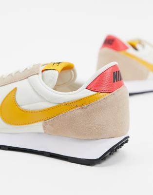 nike daybreak cream gum sole trainers