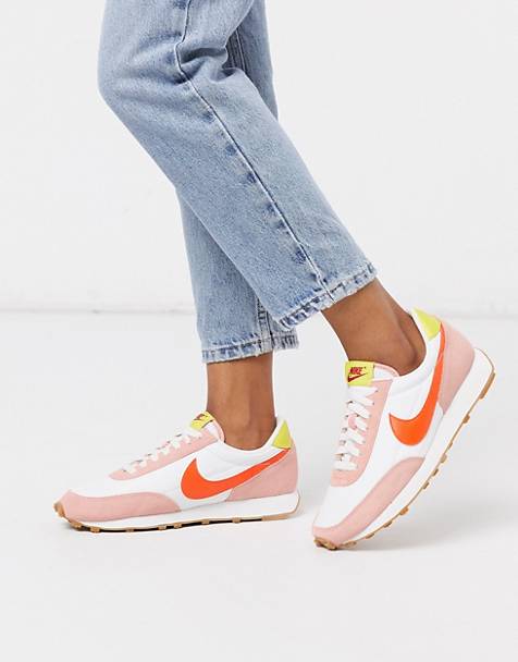 Nike Daybreak trainers in white and pink