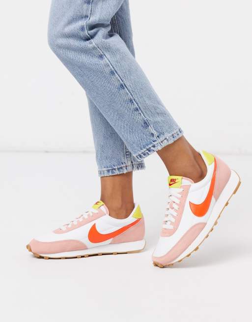 Nike Daybreak trainers in white and pink